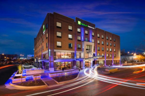 Гостиница Holiday Inn Express & Suites Oklahoma City Downtown - Bricktown, an IHG Hotel  Оклахома-Сити